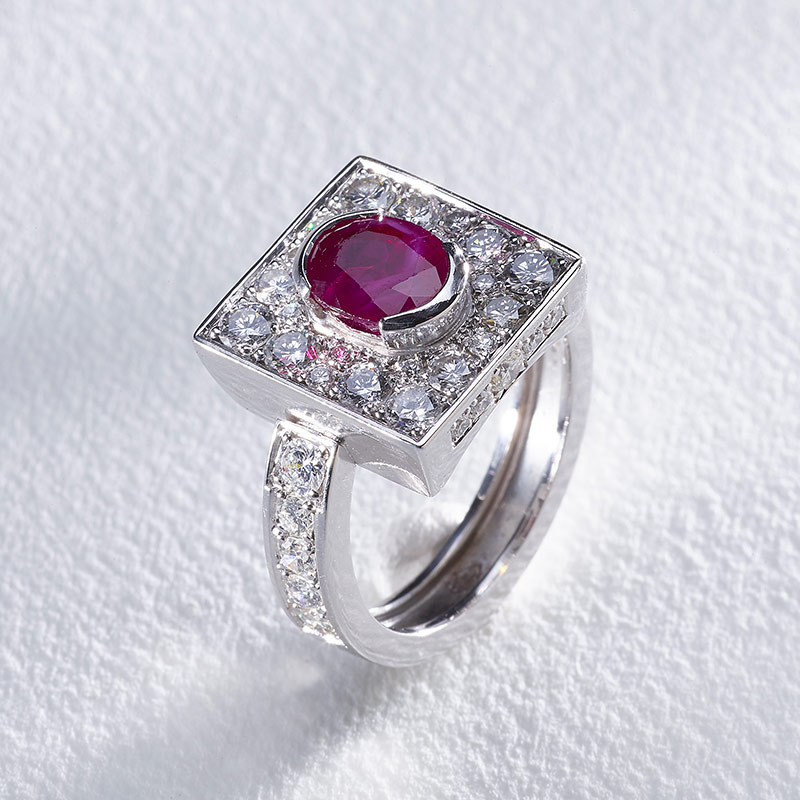 Bague rubis et diamants sertie en or blanc, choisir sa pierre