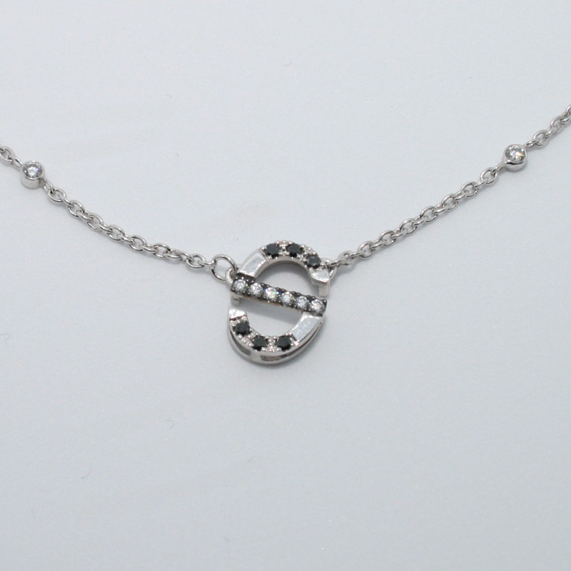 Pendentif en or blanc serti de diamants noirs et blancs, après remise à neuf