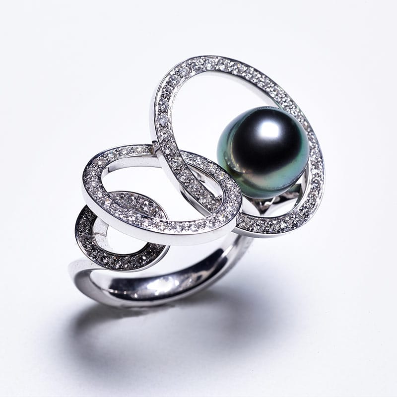 Bague perle de Tahiti et anneaux pavés de diamants