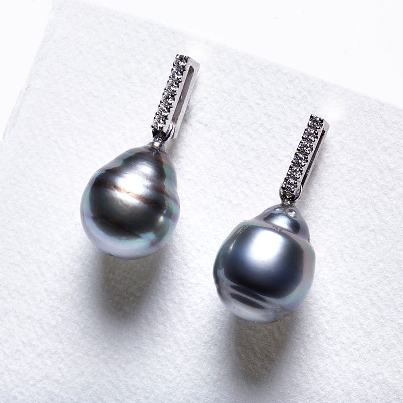 Boucles d'oreilles perles de Tahiti baroques et diamants, remises à neuf à l'atelier